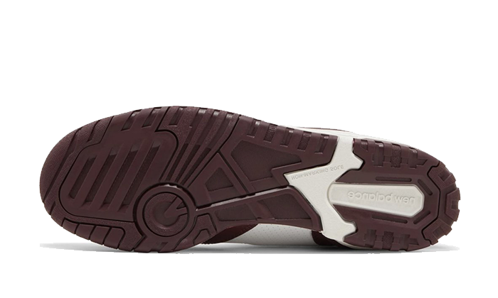 Tenisky New Balance 550 bielo-bordové, pohľad na podrážku