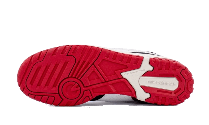 Tenisky New Balance 550 bielo-červeno-čierne, pohľad zo zadu