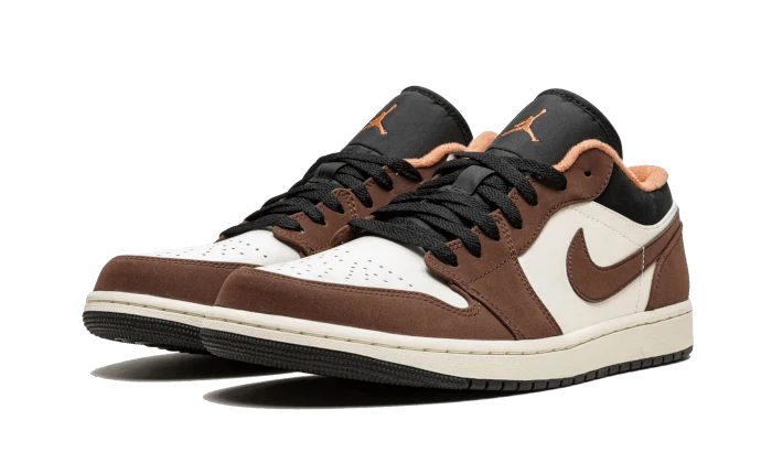 Tenisky Air Jordan 1 nízke hnedé, pohľad z uhla