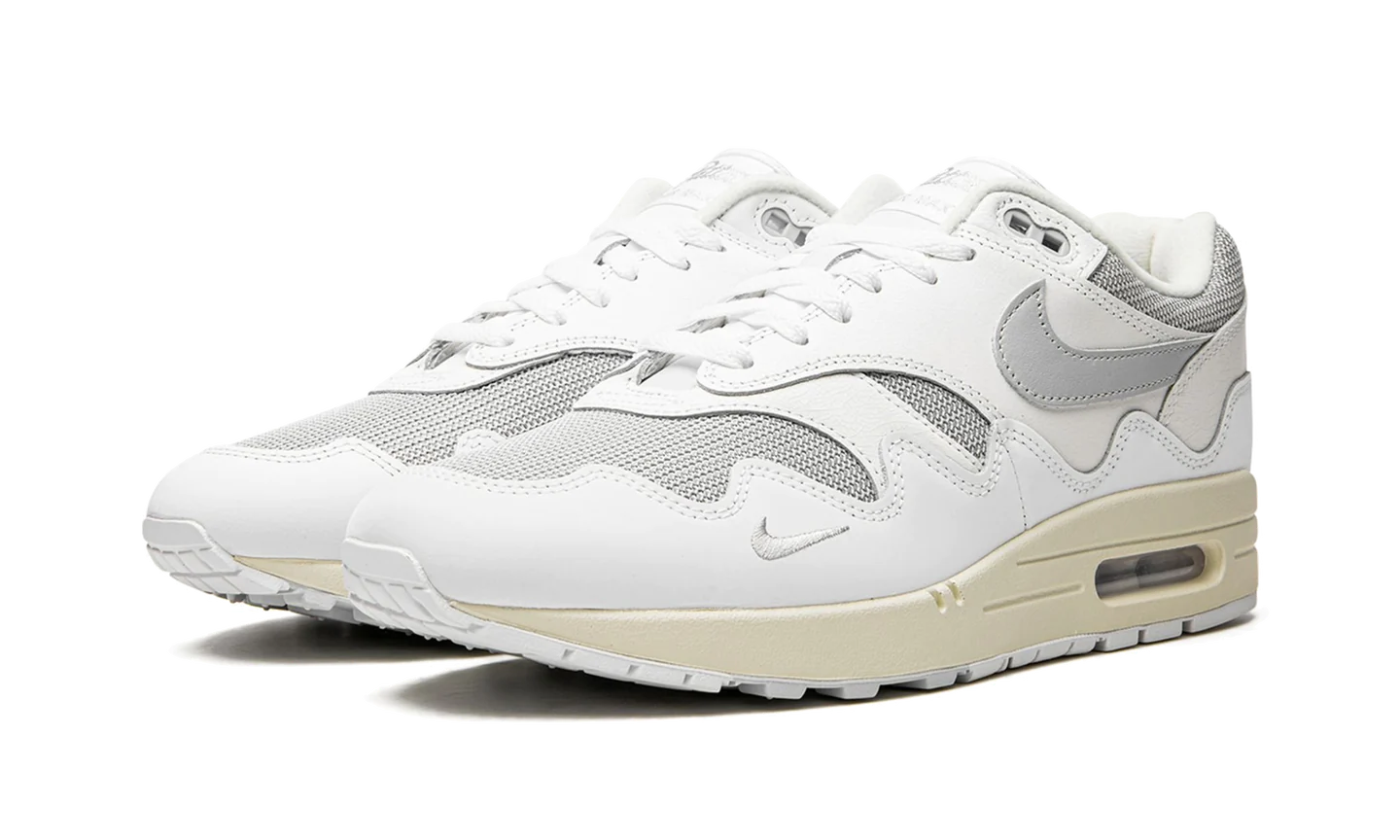 Tenisky Air Max 1 Patta biele, pohľad z uhla
