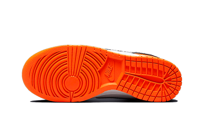 Tenisky Nike Dunk nízke oranžovo-bielo-čierne, pohľad na podrážku