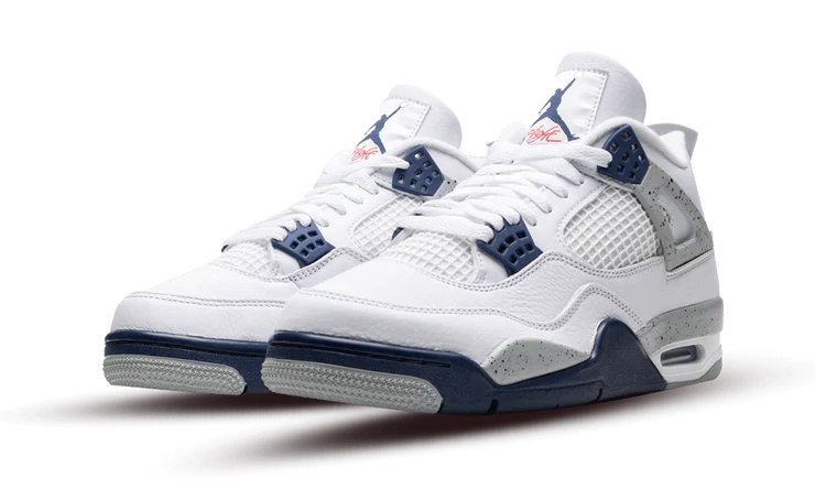 Tenisky Air Jordan 4 bielo-sivo-modré, pohľad z uhla