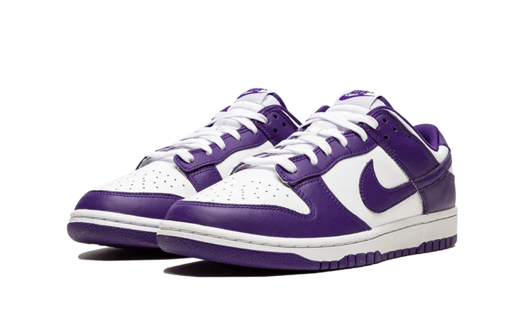 Tenisky Nike Dunk nízke fialovo-biele, pohľad z uhla