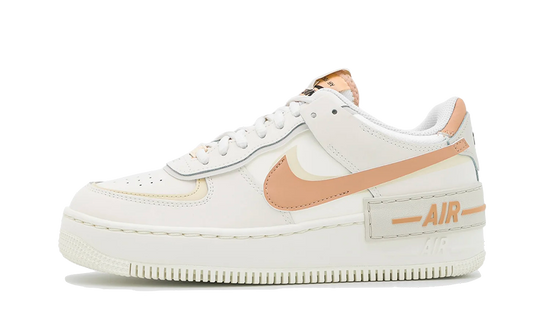 Tenisky Air Force 1 nízke bielo-ružové, pohľad z boku