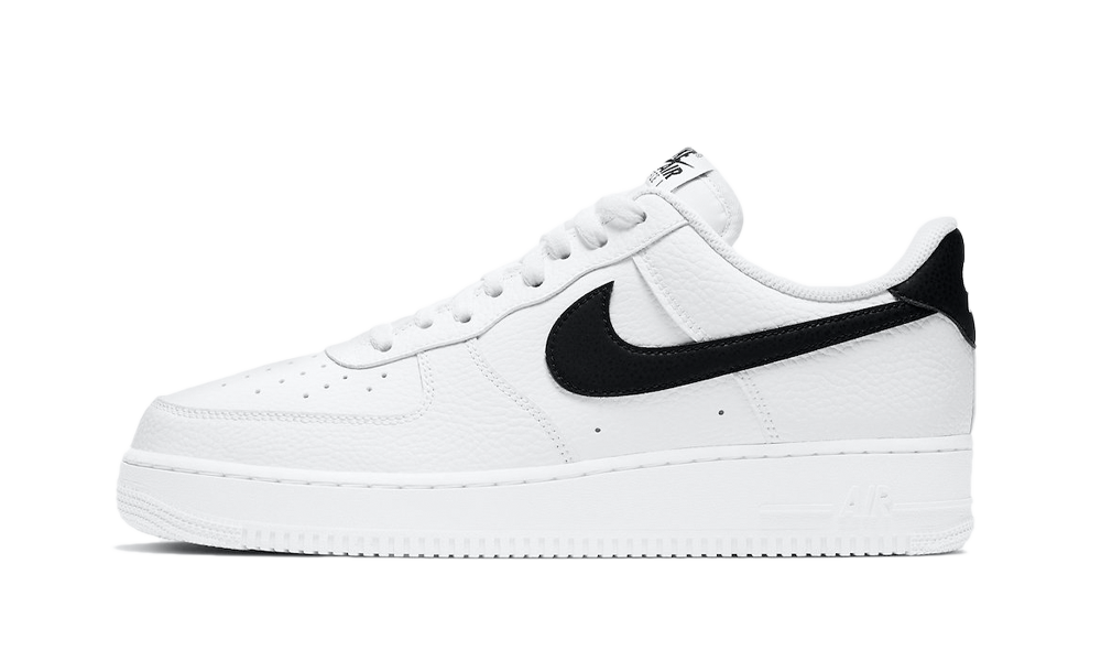 Tenisky Air Force 1 nízke bielo-čierne, pohľad z boku