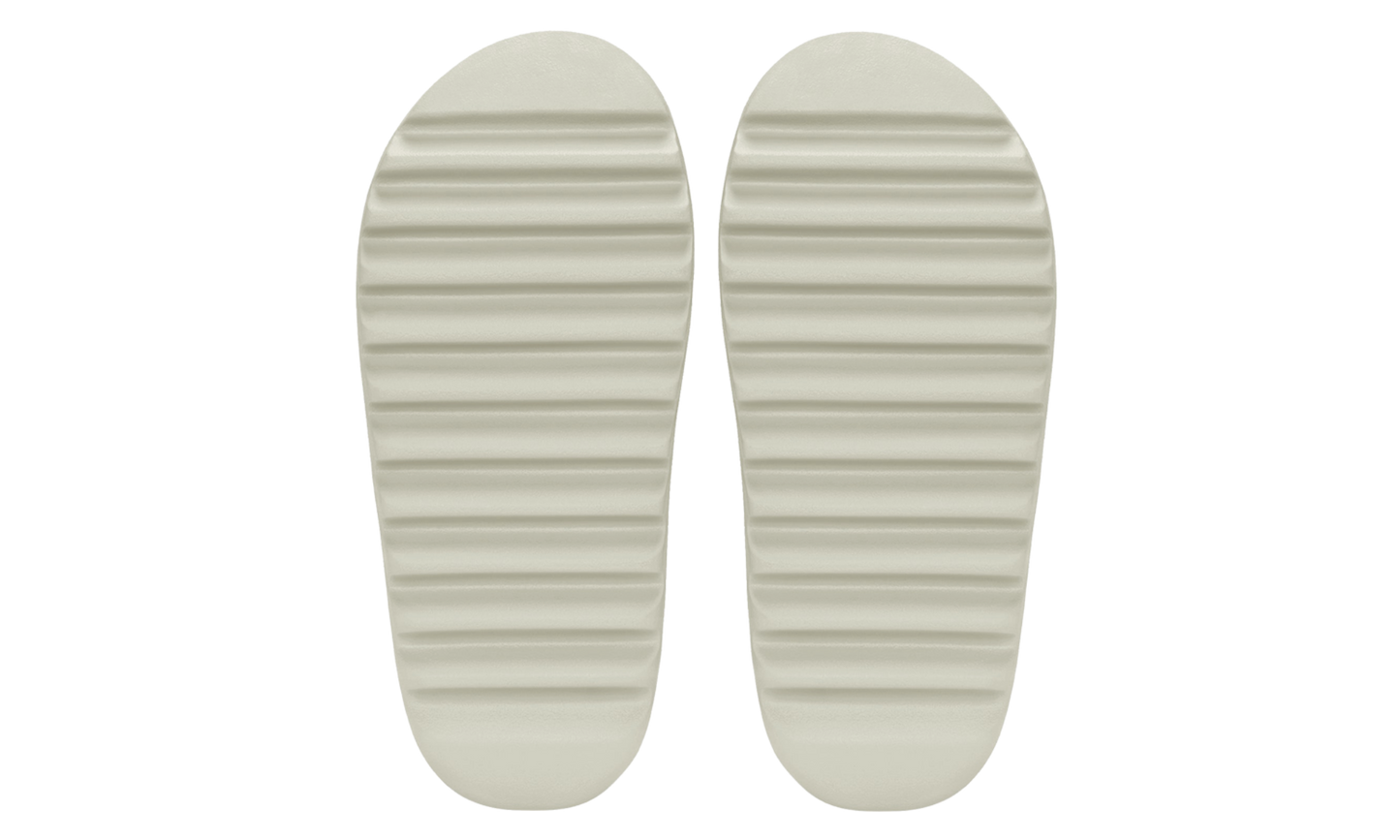 Šľapky Yeezy Slide Cream bez adidasu, pohľad zo spodu