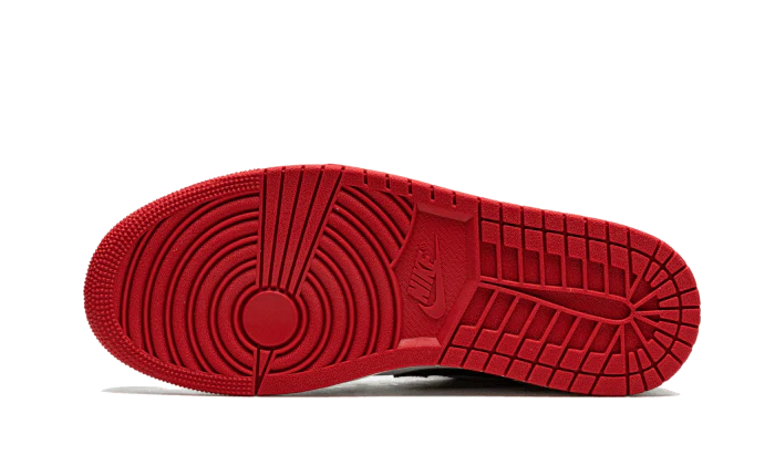 Tenisky Air Jordan 1 nízke čierno-červeno-biele, pohľad na podrážku