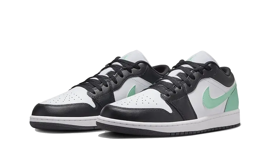 Tenisky Air Jordan 1 nízke čierno-bielo-zelené, pohľad z predu