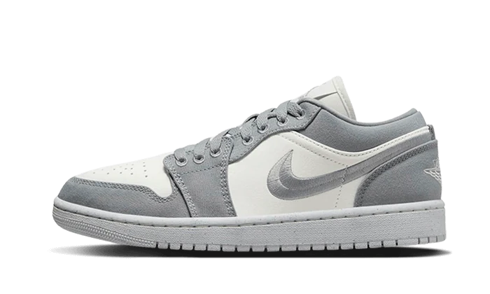 Tenisky Air Jordan 1 nízke sivo-biele, pohľad z boku