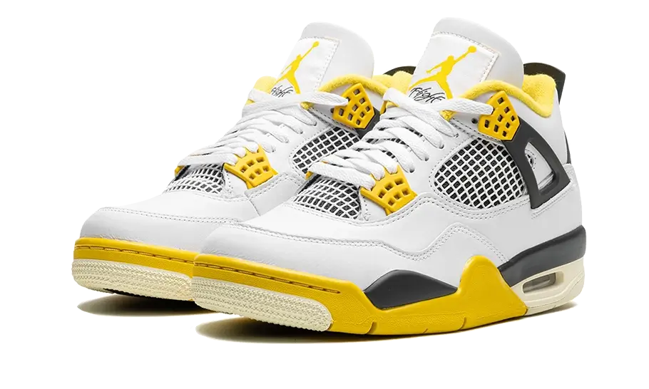 Tenisky Air Jordan 4 bielo-čierno-žlté, pohľad z predu