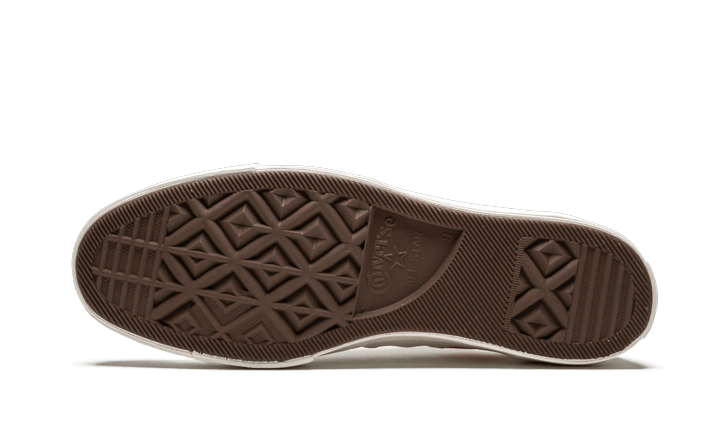 Tenisky Converse CDG nízke biele s červenými srdiečkami, pohľad na podrážku