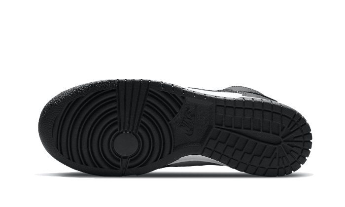 Tenisky Nike Dunk vysoké čierno-biele, pohľad na podrážku