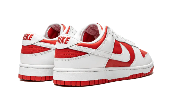 Tenisky Nike Dunk nízke bielo-červené, pohľad zo zadu