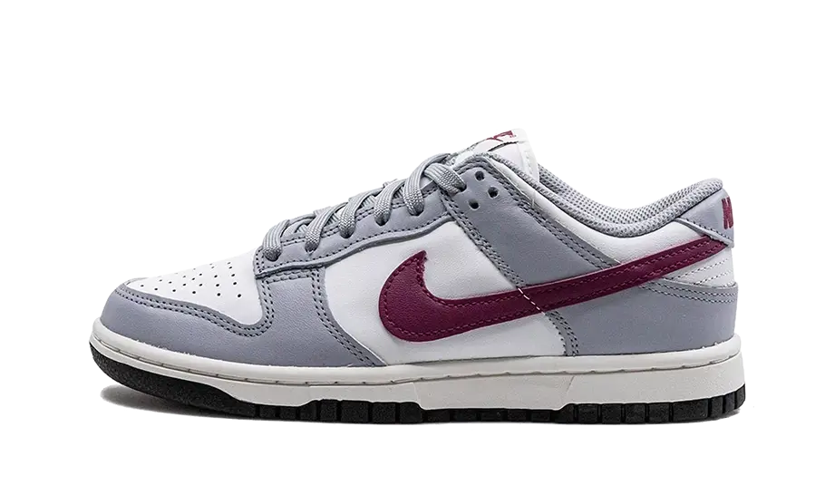 Tenisky Nike Dunk nízke sivo-bielo-bordové, pohľad z boku