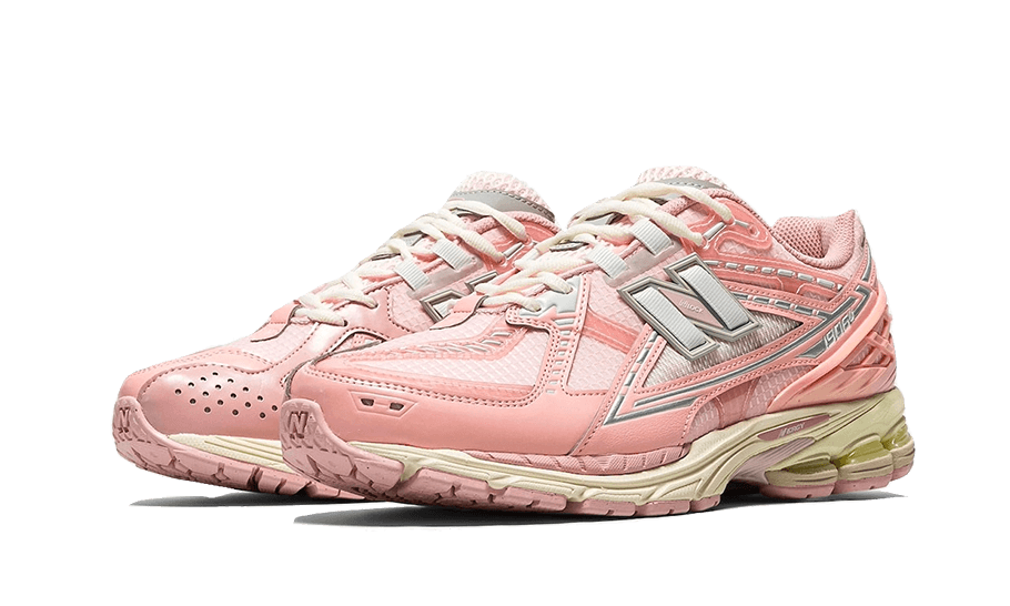 Tenisky New Balance 1906R ružové, pohľad z uhla