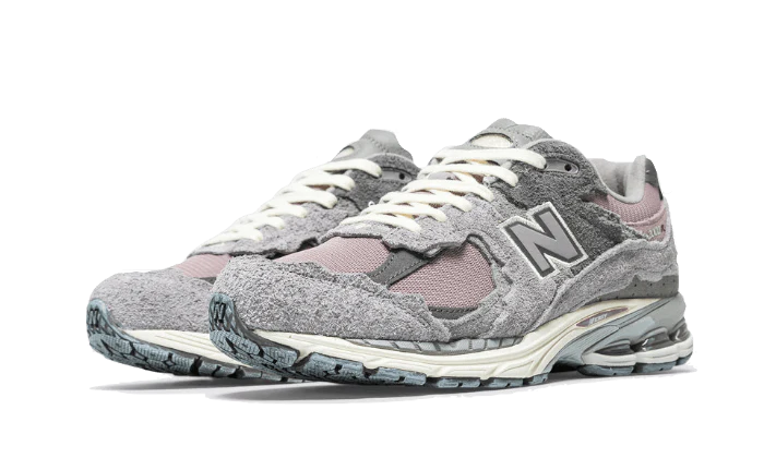 Tenisky New Balance 2002R sivé, pohľad z uhla