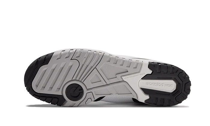 Tenisky New Balance 550 bielo-sivé, pohľad na podrážku