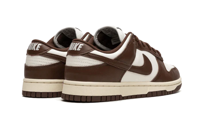 Tenisky Nike Dunk nízke hnedo-biele, pohľad zo zadu