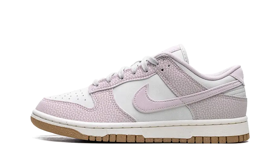 Tenisky Nike Dunk nízke ružovo-biele s bodkami, pohľad z boku