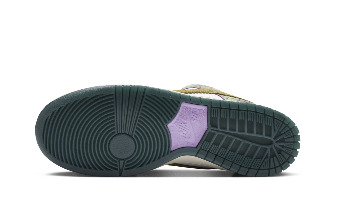 Nike SB Dunk Low Alexis Sablone Chameleon