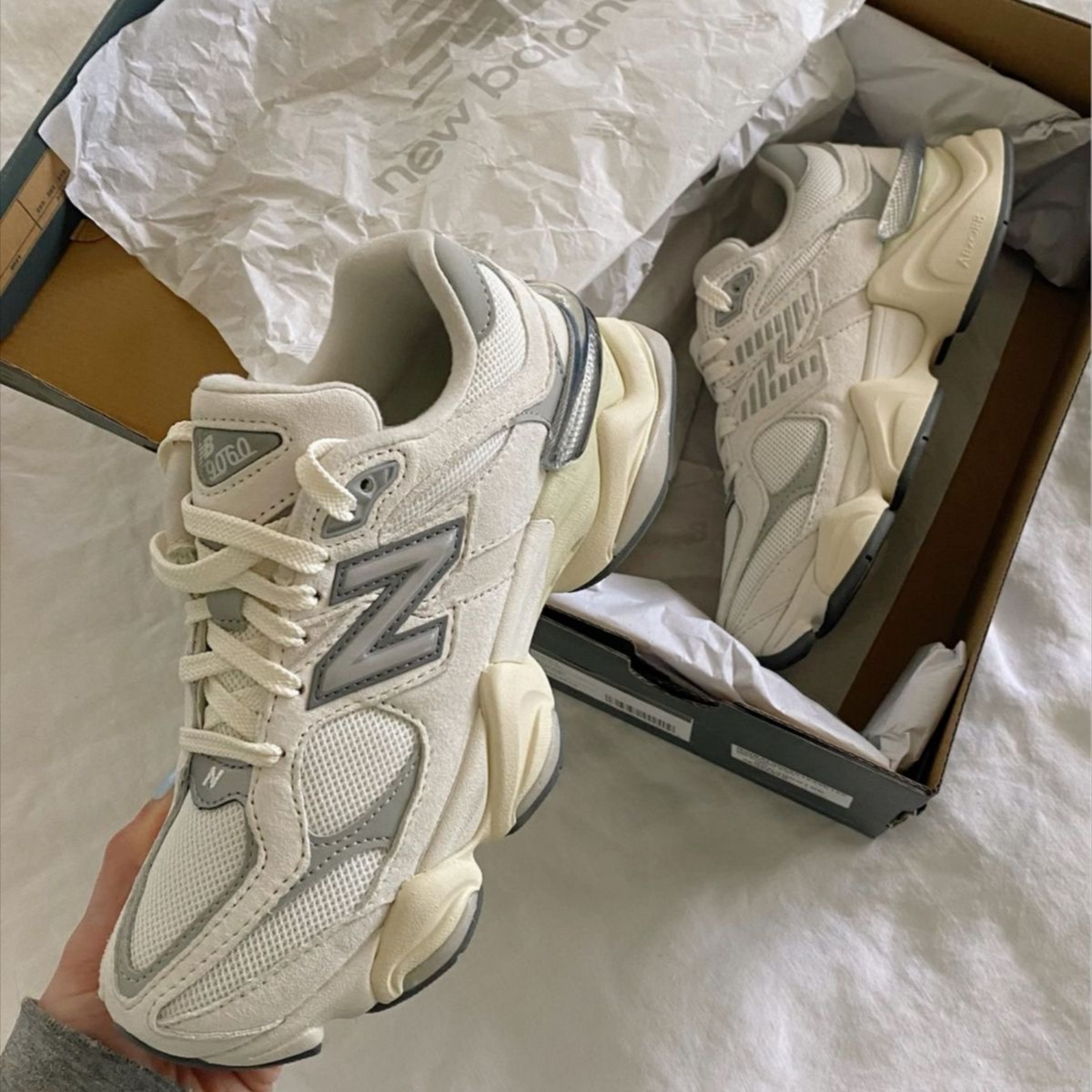 New Balance 9060 Sea Salt, pár v krabici