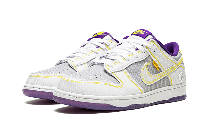 Tenisky Nike Dunk nízke Union bielo-fialové, pohľad z uhla