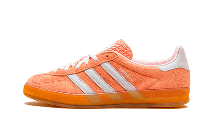 Tenisky adidas Gazelle oranžovo-ružovo-biele, pohľad z boku