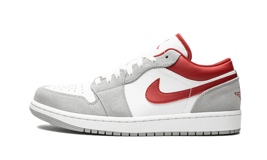 Tenisky Air Jordan 1 nízke bielo-sivo-červené, pohľad z boku