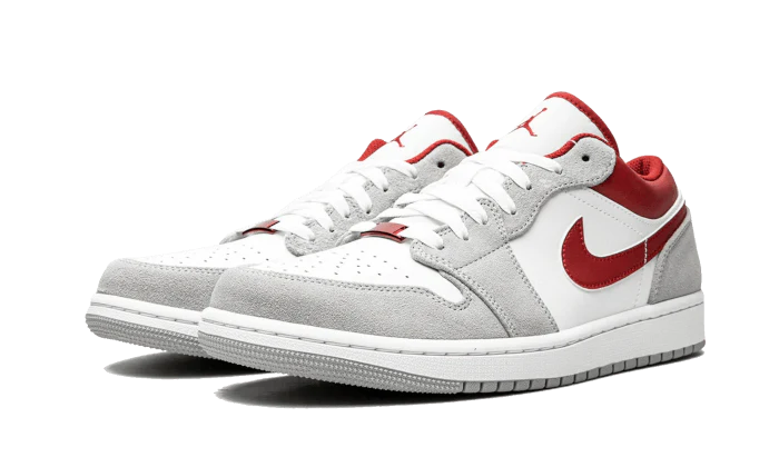 Tenisky Air Jordan 1 nízke bielo-sivo-červené, pohľad z predu