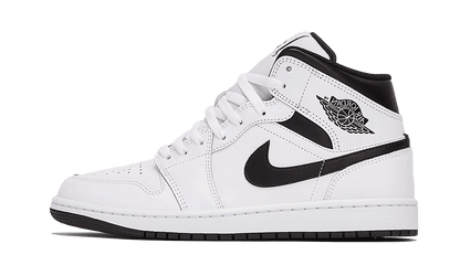 Tenisky Air Jordan 1 Mid čierno-biele, pohľad z boku