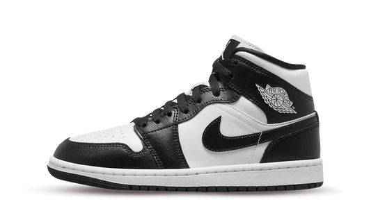 Tenisky Air Jordan 1 Mid čierno-biele, pohľad z boku