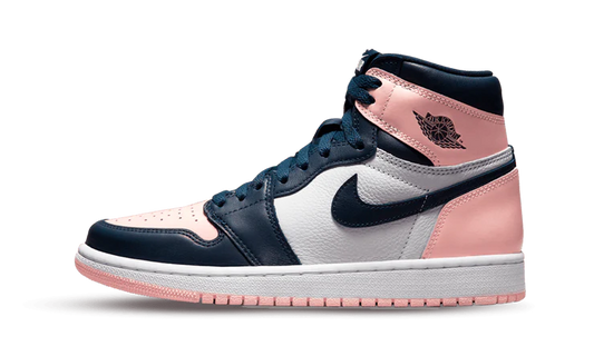 Tenisky Air Jordan 1 vysoké ružovo-čierno-biele, pohľad z boku