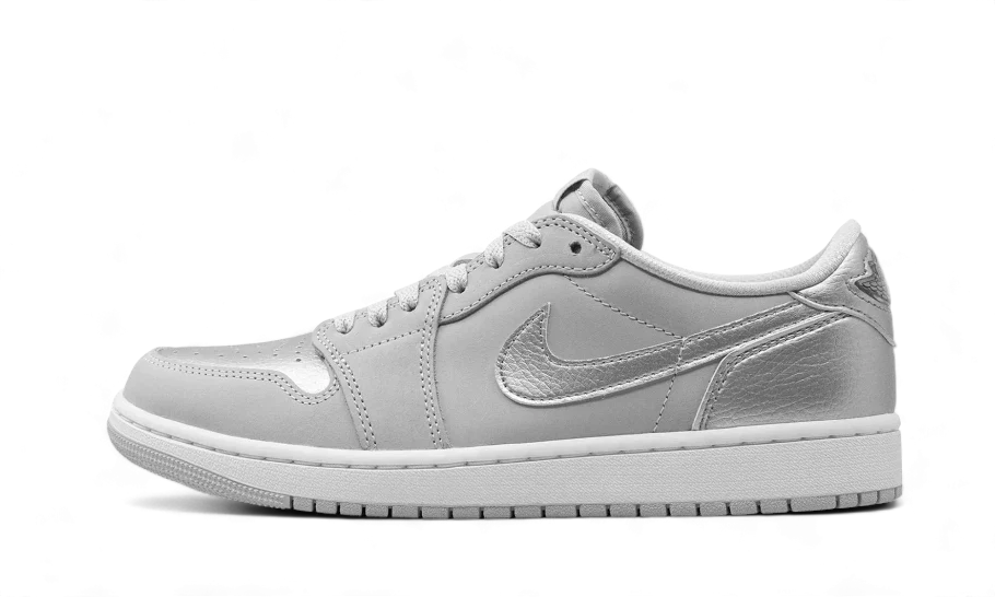 Tenisky Air Jordan 1 nízke strieborné, pohľad z boku