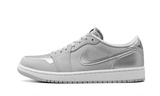 Tenisky Air Jordan 1 nízke strieborné, pohľad z boku