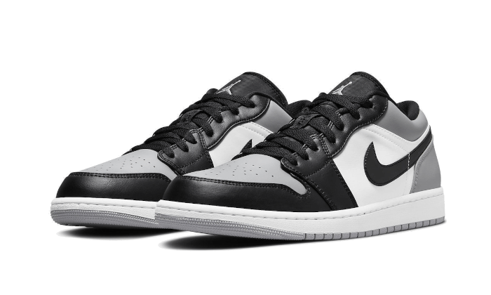 Tenisky Air Jordan 1 nízke čierno-sivo-biele, pohľad z uhla