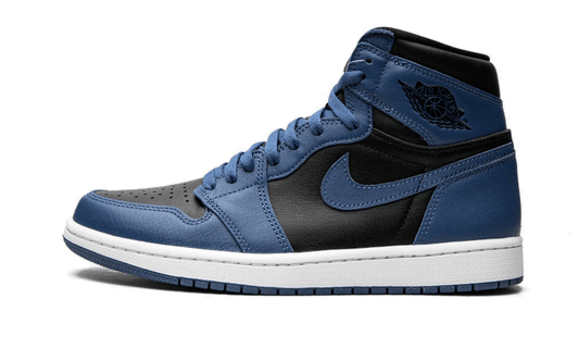 Tenisky Air Jordan 1 vysoké čierno-modré, pohľad z boku