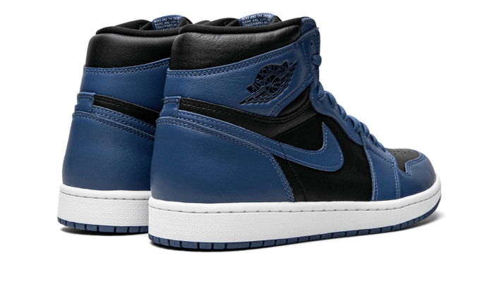 Tenisky Air Jordan 1 vysoké čierno-modré, pohľad zo zadu