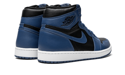 Tenisky Air Jordan 1 vysoké čierno-modré, pohľad zo zadu