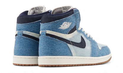 Tenisky Air Jordan 1 vysoké modro-biele z riflového materiálu, pohľad zo zadu