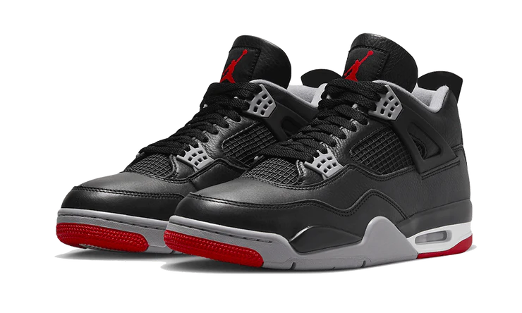 Tenisky Air Jordan 4 čierno-sivo-červené, pohľad z uhla