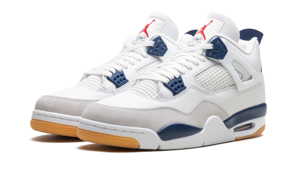 Tenisky Air Jordan 4 bielo-modré, pohľad z uhla