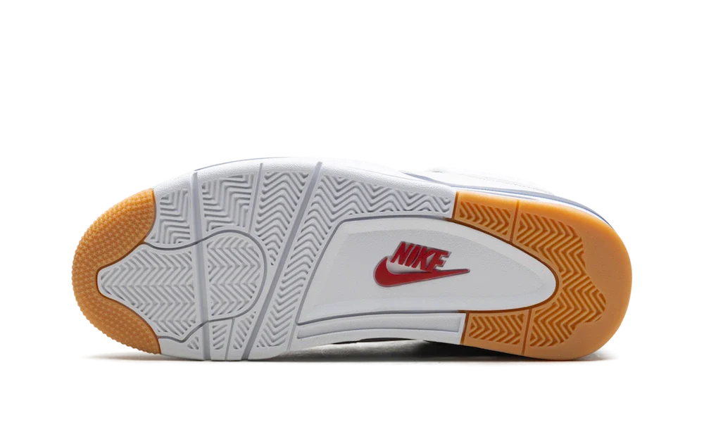 Tenisky Air Jordan 4 bielo-modré, pohľad zo spodu