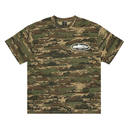 Corteiz Island Puff Print Tee digi camo s puff print logom na hrudi, pohľad spredu
