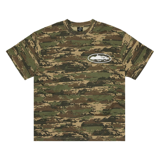 Corteiz Island Puff Print Tee digi camo s puff print logom na hrudi, pohľad spredu