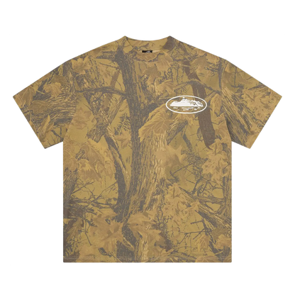 Corteiz Island Puff Print Tee forest camo s puff print logom na hrudi, pohľad spredu