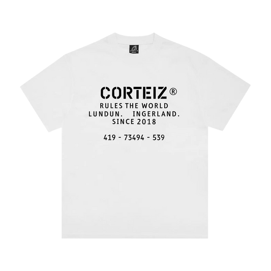 Corteiz OG Stencil Tee biele s brand info block stencil printom, pohľad spredu
