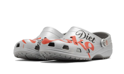 Crocs Diet Coke Classic Clog svetlo sivé s farebnými detailmi, pohľad z vrchu