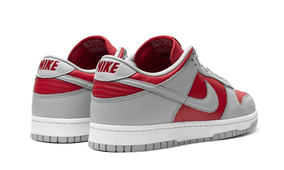 Tenisky Nike Dunk nízke červeno-sivé, pohľad zo zadu