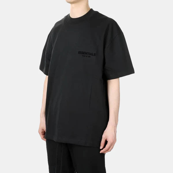 Fear of God Essentials Tee Stretch Limo čierne, pohľad z boku na oversized fit