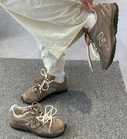 New Balance 204L Mushroom Arid Stone na nohe, detail nízkej siluety